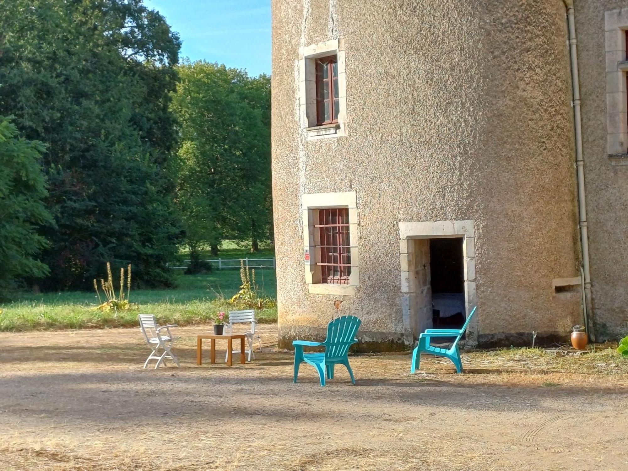 Chambre Dans Tour Du 15Eme Siecle Mauvieres Exteriör bild